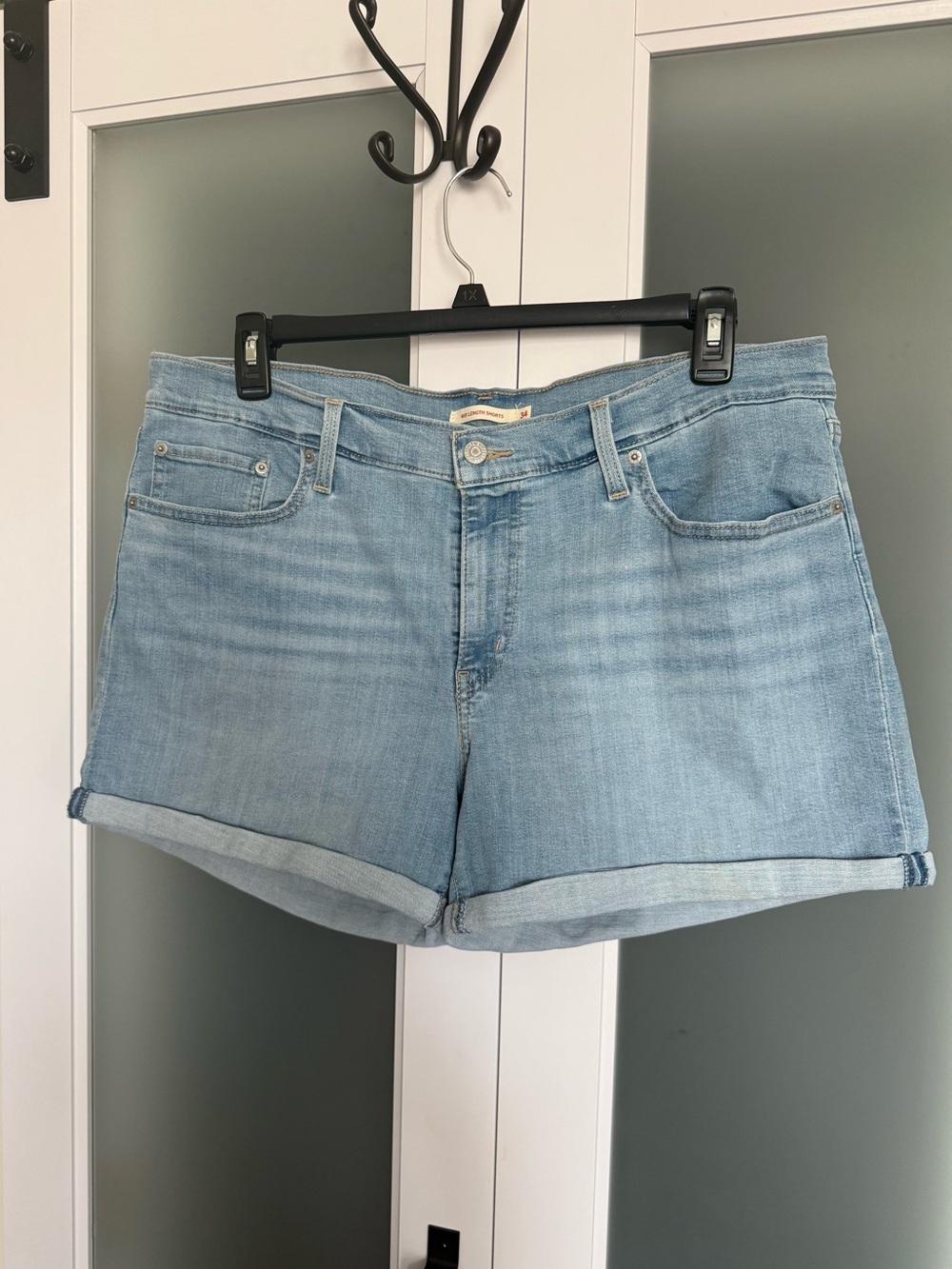 Levi's Light Wash Denim Cuffed Hem Women's Shorts